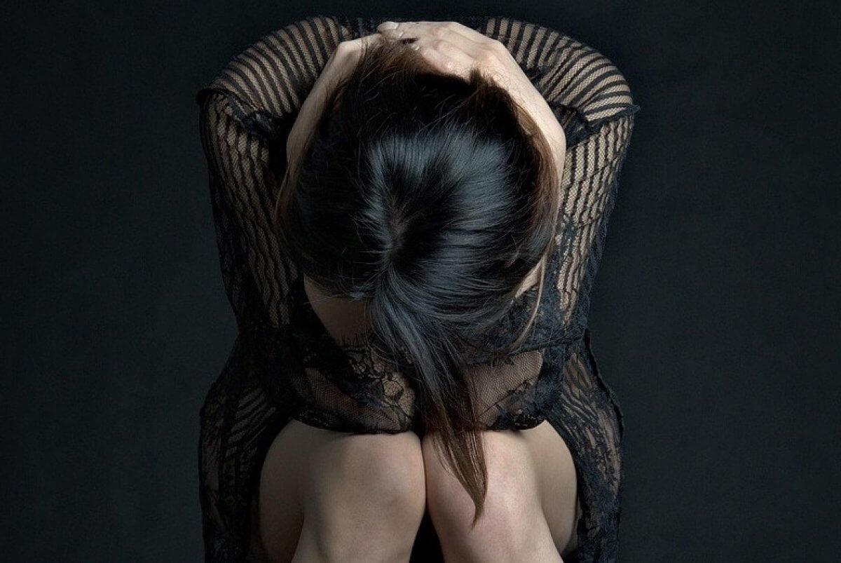 Экс-любовнице угрожает мужчина сливом интимных фото