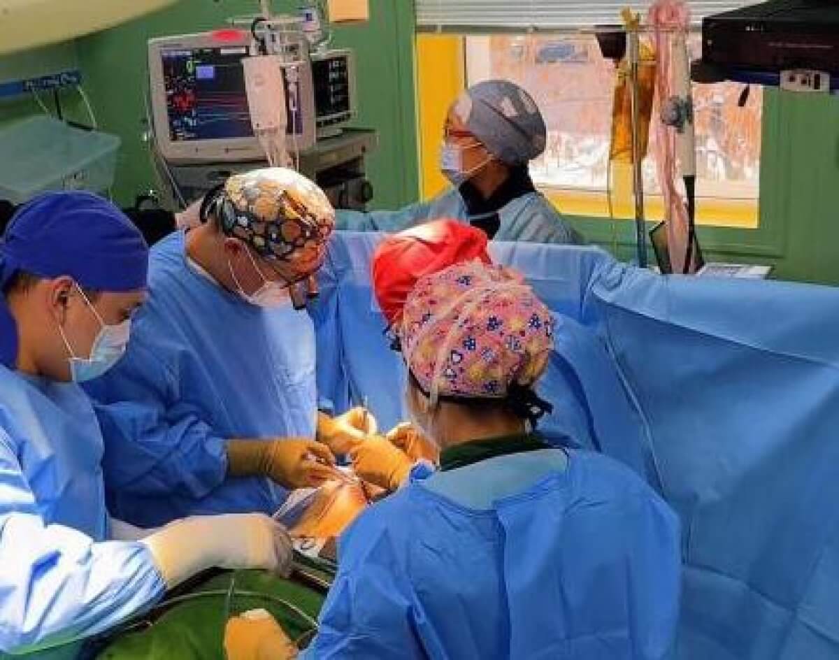 Врачи спасли женщину с редкой опухолью сердца в Алматы