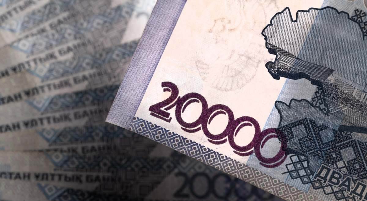 Женщина разменяла сувенирную купюру в Актобе и попала под суд
