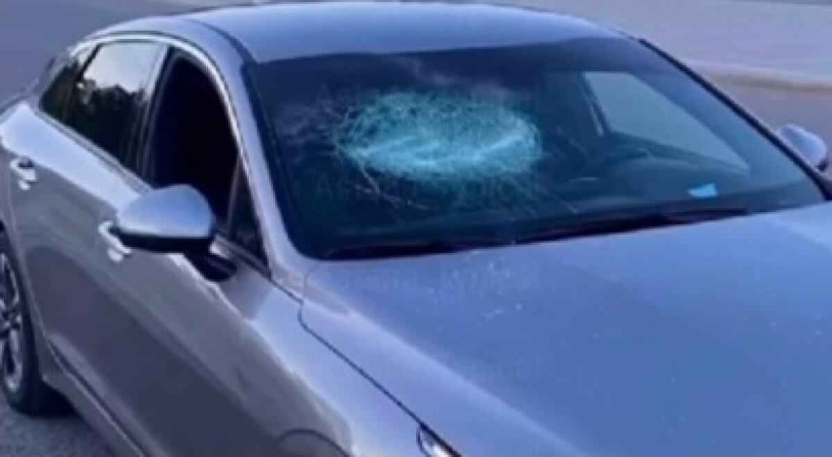 Водитель с битой устроил шоу на дороге в Астане (ВИДЕО)