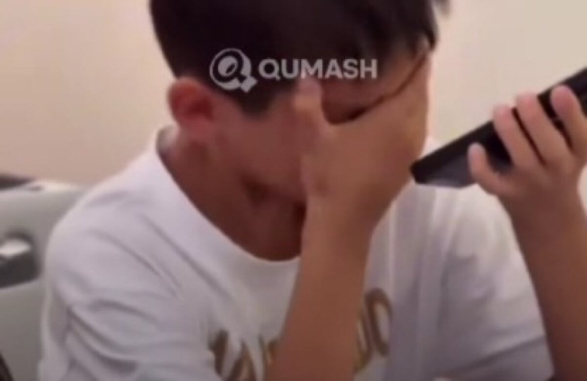 "Мама, я поступил": школьник из Шымкента расплакался от радости (ВИДЕО)