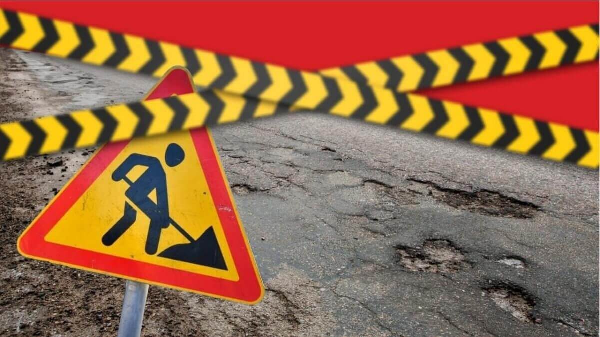 Грузовики разбивают отремонтированную дорогу в ЗКО