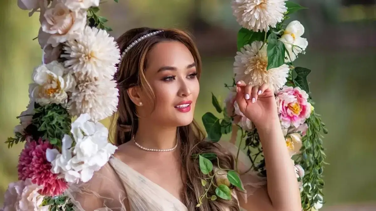 Невестка и внук Розы Рымбаевой очаровали family look