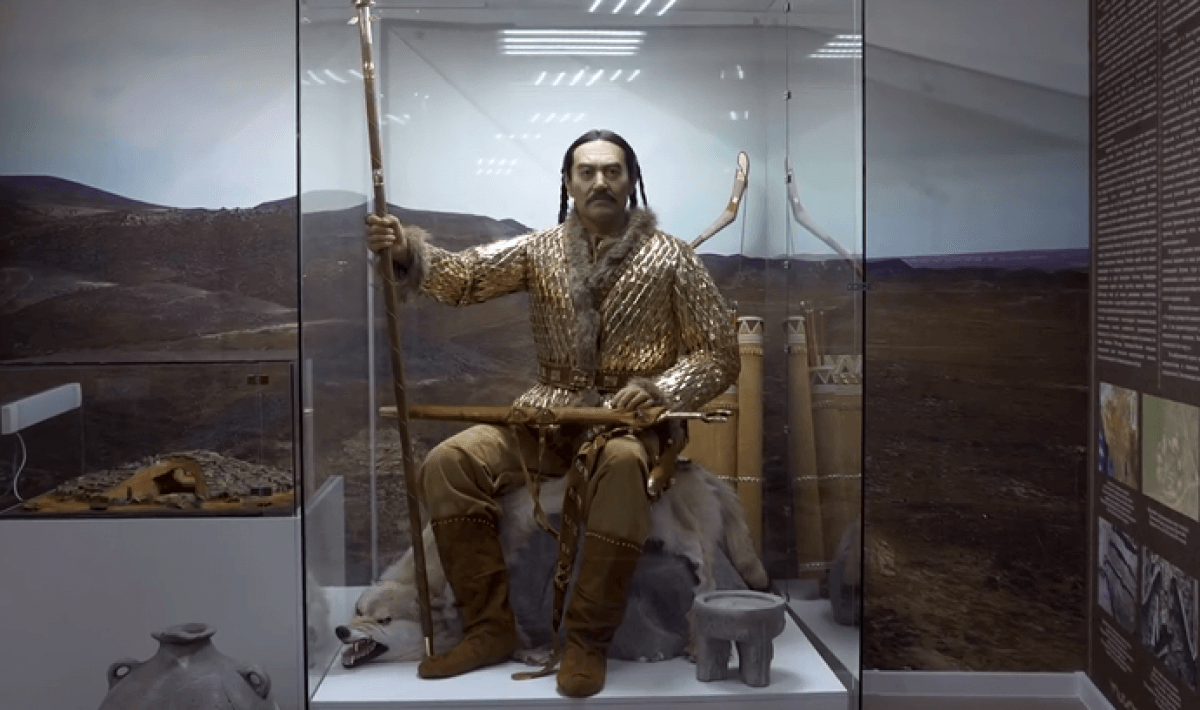 Казахстанский скульптор воссоздал образ второго "Золотого человека"