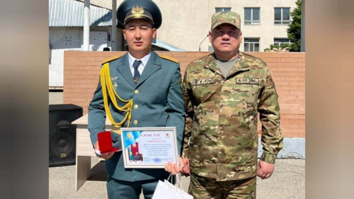 Многодетный отец вынес газовый баллон из пожара в Жетысу