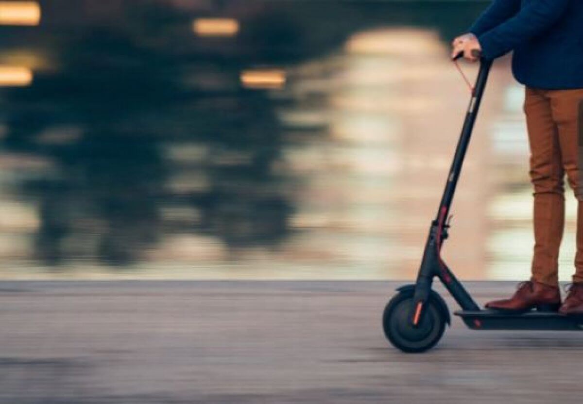 Опасные заезды на самокатах по мосту сняли на видео в Астане