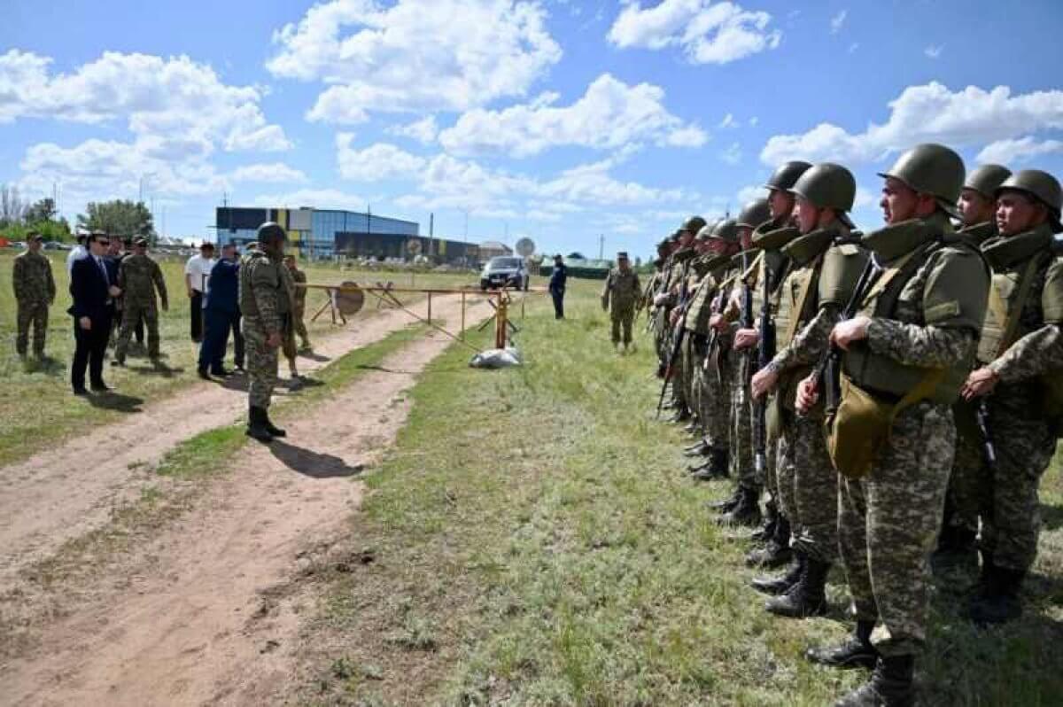 Депутаты партии AMANAT ознакомились с организацией деятельности бригады территориальной обороны в Астане