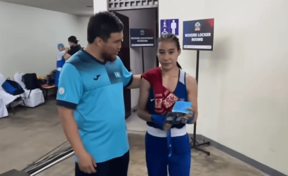 Казахстан завоевал первое золото в молодежном ЧА по боксу