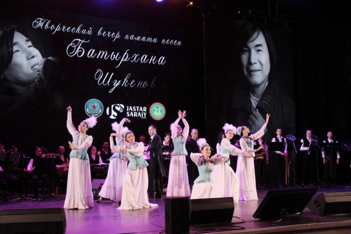 Вечер памяти Батырхана Шукенова провели артисты Нацгвардии в Астане