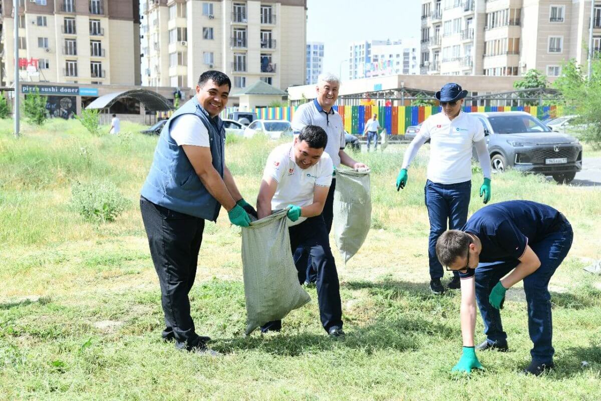Акция  “Таза бейсенбі”: казахстанцы собрали более 120 тысяч тонн мусора за год