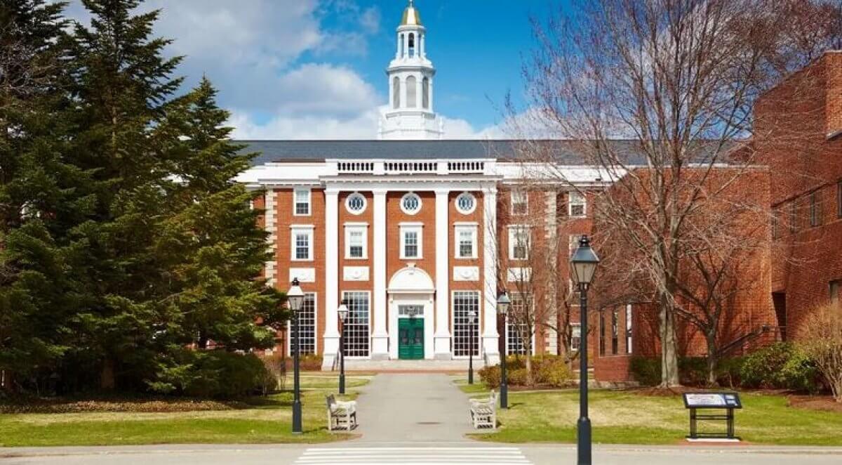 Гарварду запретили принимать иностранных студентов