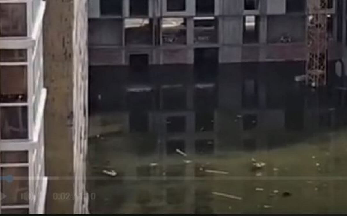 Жилой комплекс затопило до второго этажа в Астане (ВИДЕО)