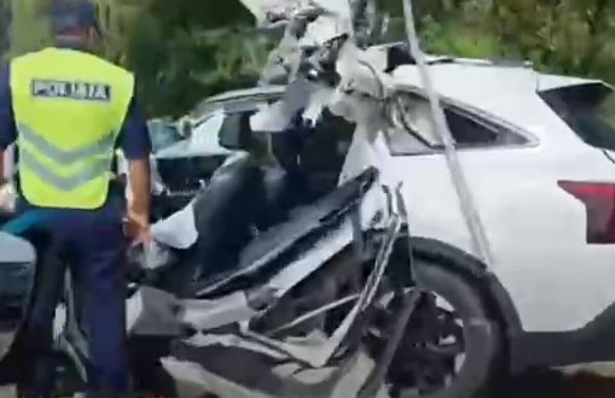 Kia врезалась в стоящий КамАЗ на трассе Алматы – Усть-Каменогорск