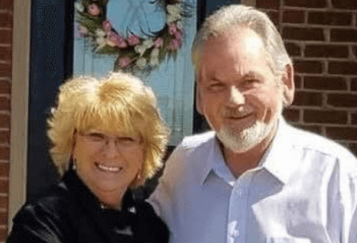 Супруги лишились рук, когда держались друг за друга во время урагана