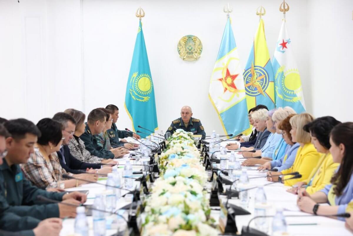 Матери солдат встретились с руководством Министерства обороны Казахстана