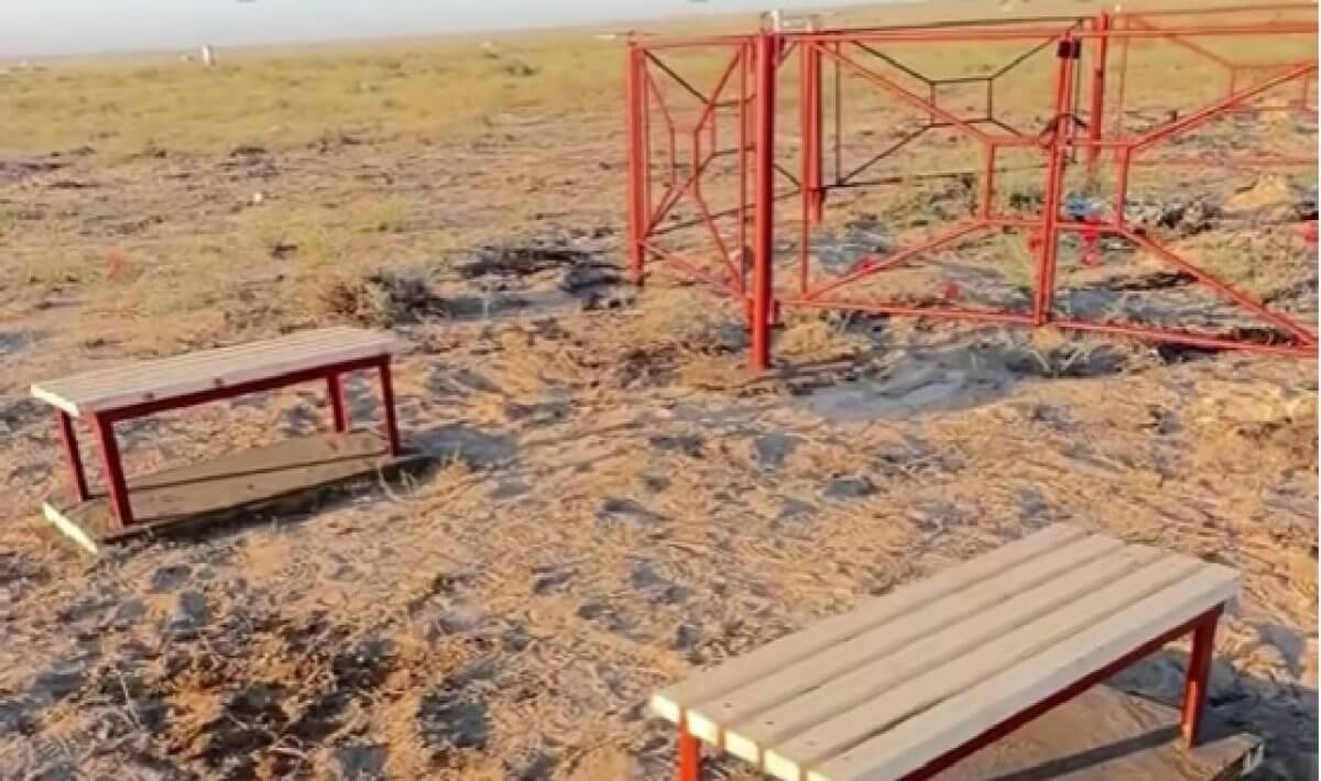 Мемориал появился на месте падения азербайджанского самолета в Актау