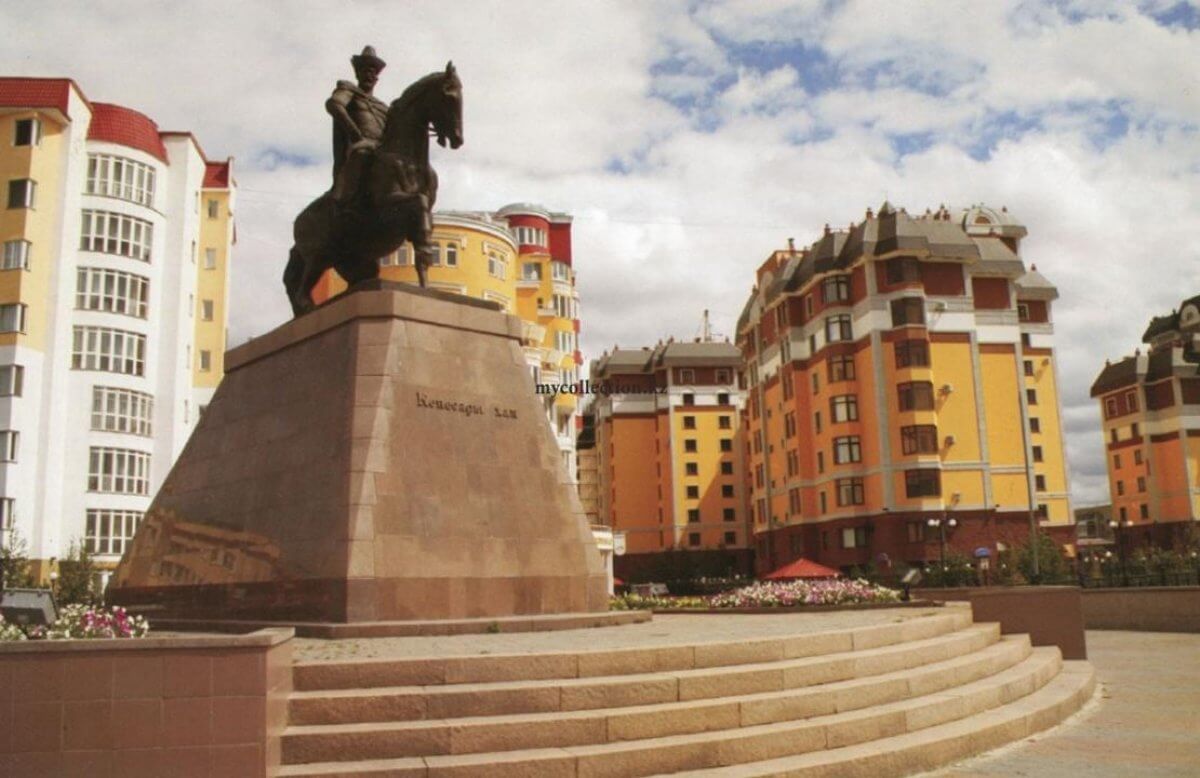 Памятник Кенесары хану вернули на место в Астане (ВИДЕО)