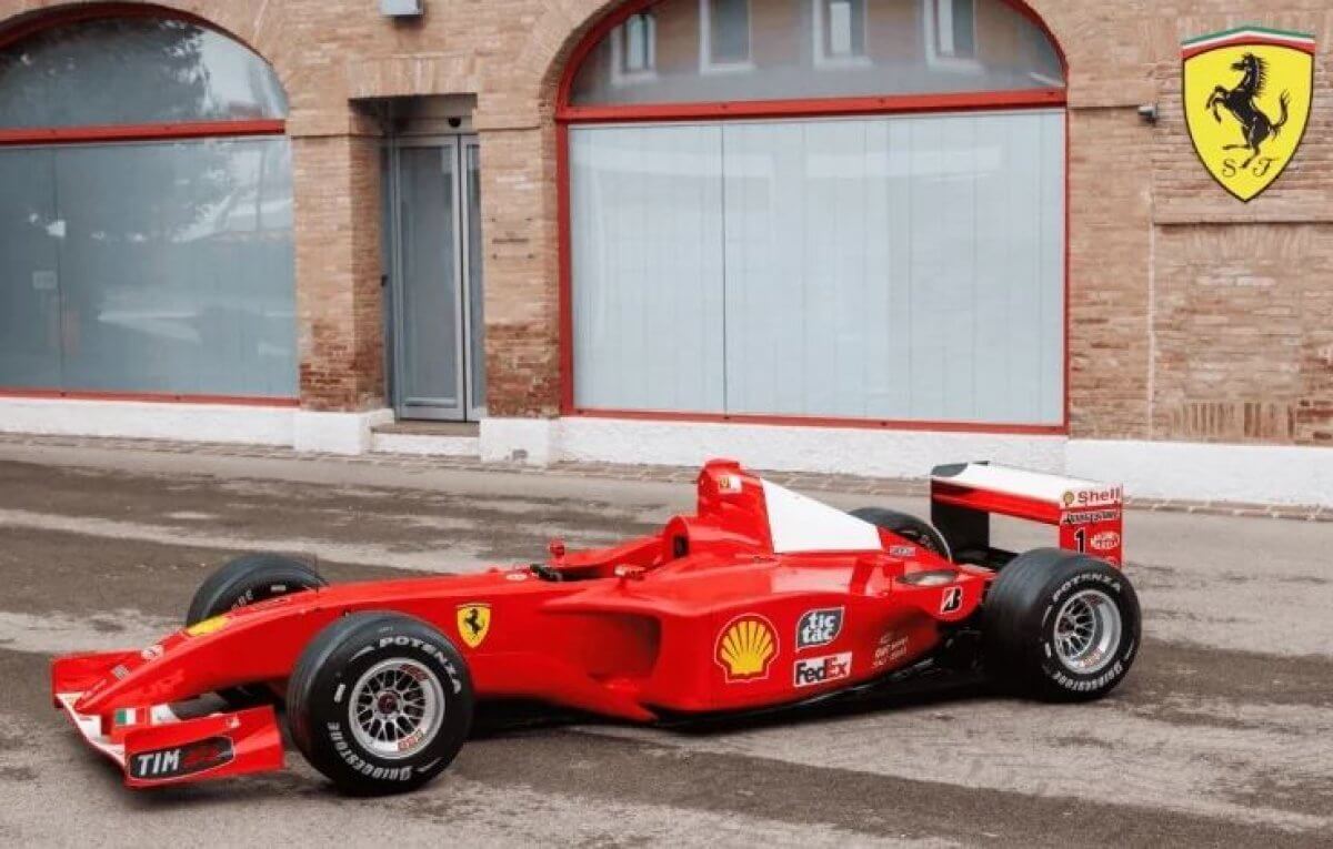 Болид Михаэля Шумахера продали за 18 млн долларов