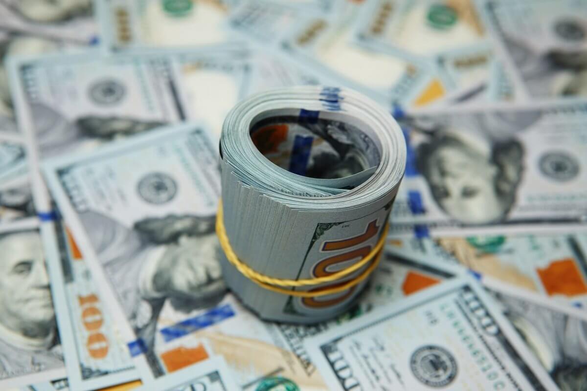 Доллар заметно подорожал на бирже в Казахстане