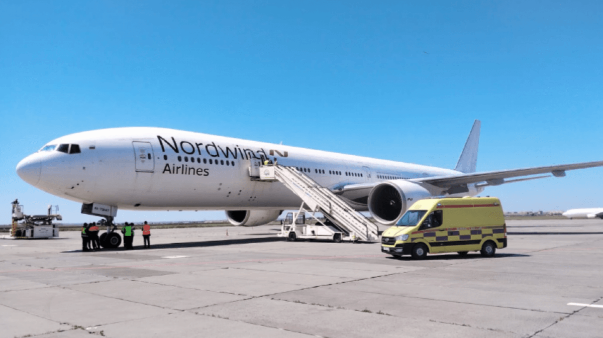 Российский самолет экстренно приземлился в Казахстане