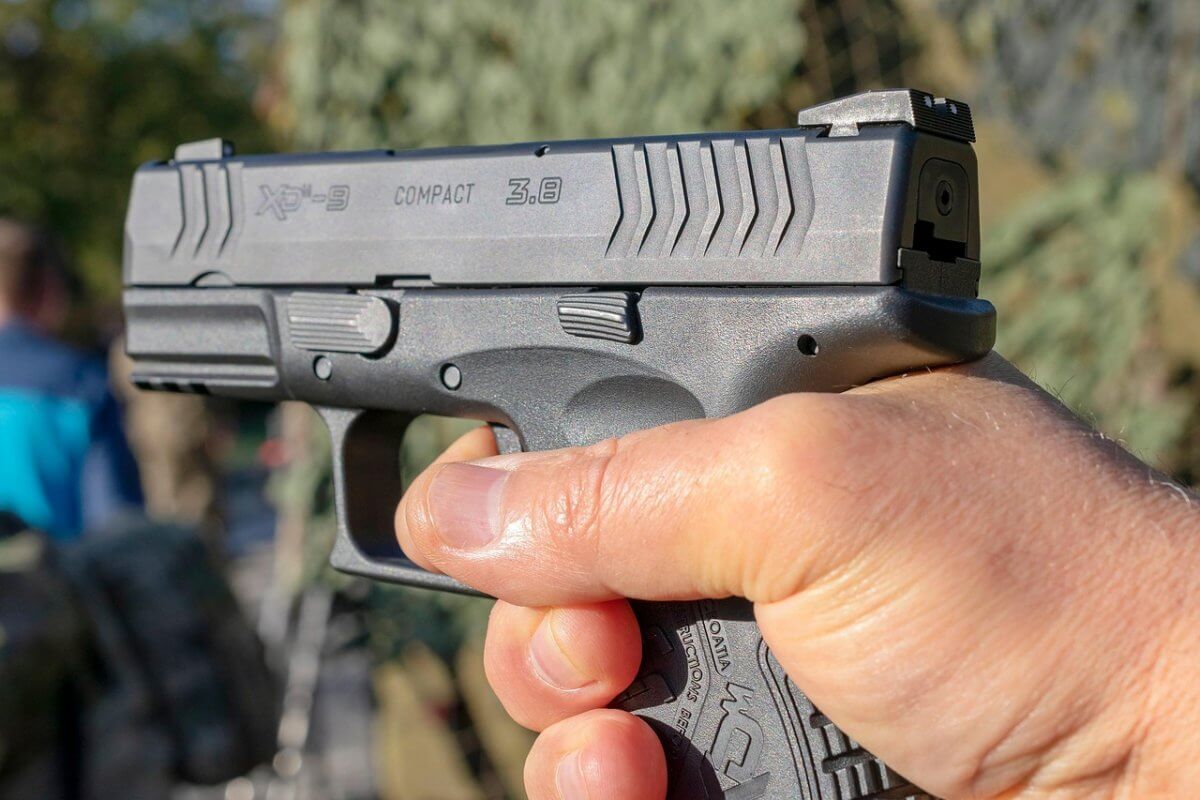 20 млн тенге вымогали у выпускника школы Астаны