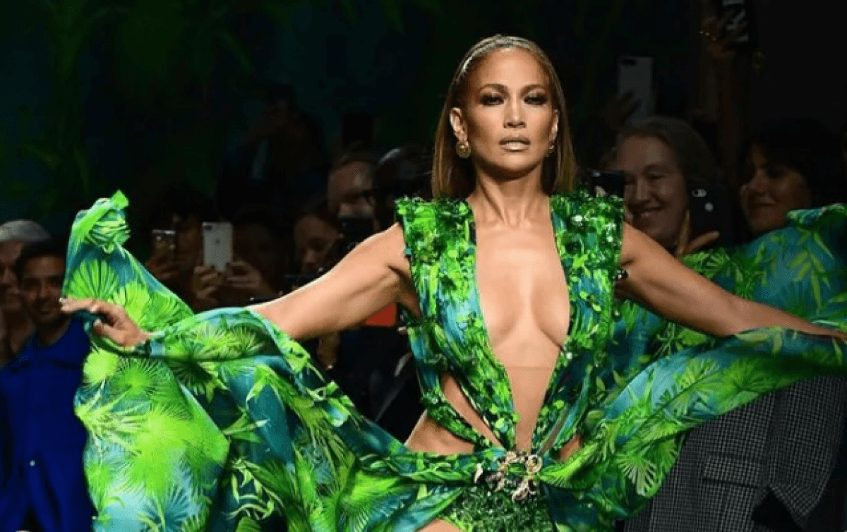 Ради концерта Дженнифер Лопес перенесли футбольный матч в Алматы