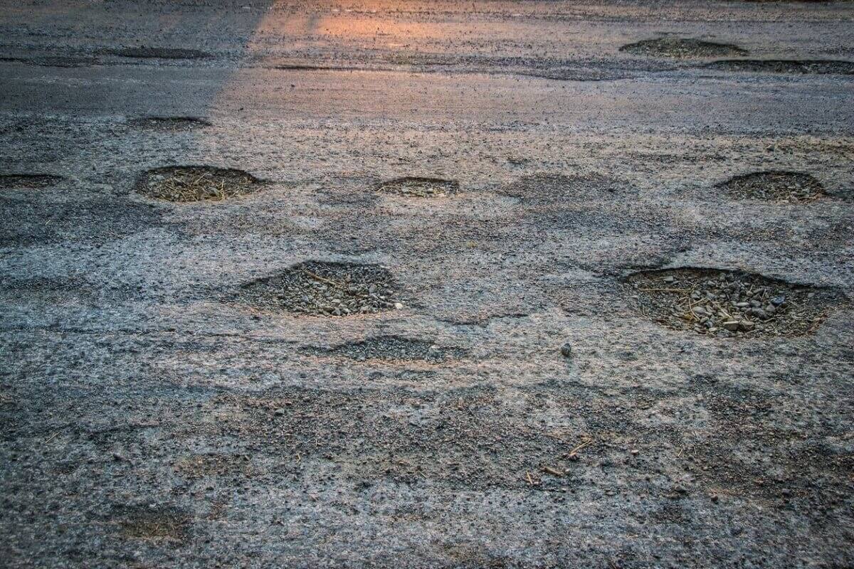 Некоторые участки платных дорог снова станут бесплатными в Казахстане