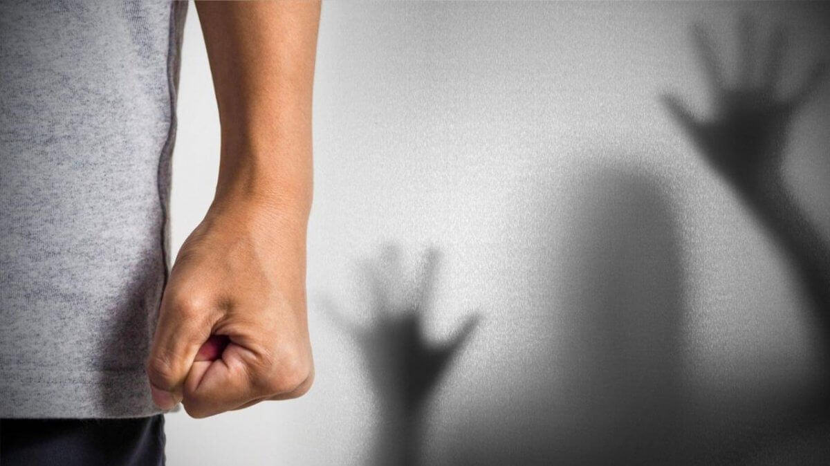 Таскал по земле, привязав к лошади: муж из ревности застрелил жену