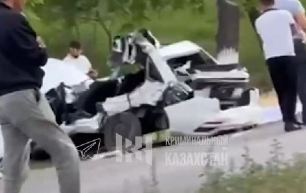 Отсоединившийся прицеп стал причиной смертельного ДТП на трассе Алматы – Бишкек