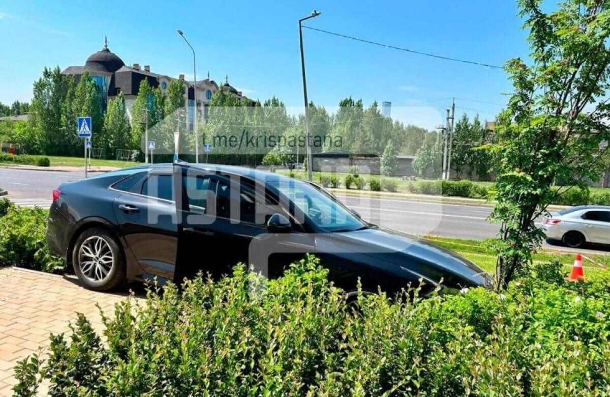 Мужчина скончался за рулем автомобиля в Астане