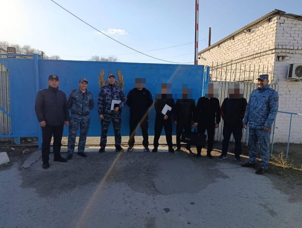 Спустя 16 лет: сотрудники колонии нашли родственников осужденного в области Абай