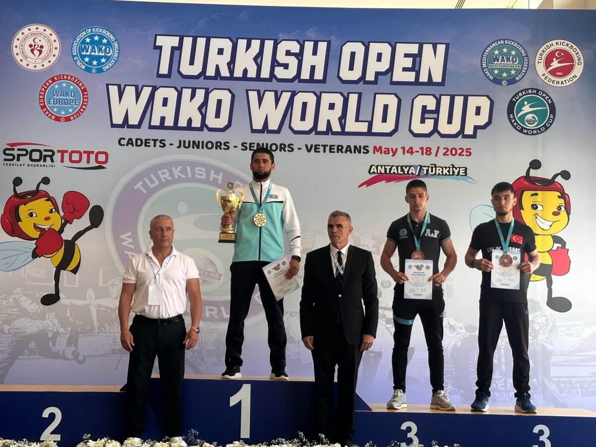 Казахстанские кикбоксеры с триумфом выступили на Кубке мира в Турции