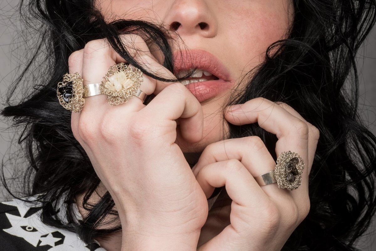 Мужчина задушил подушкой супругу из-за ревности