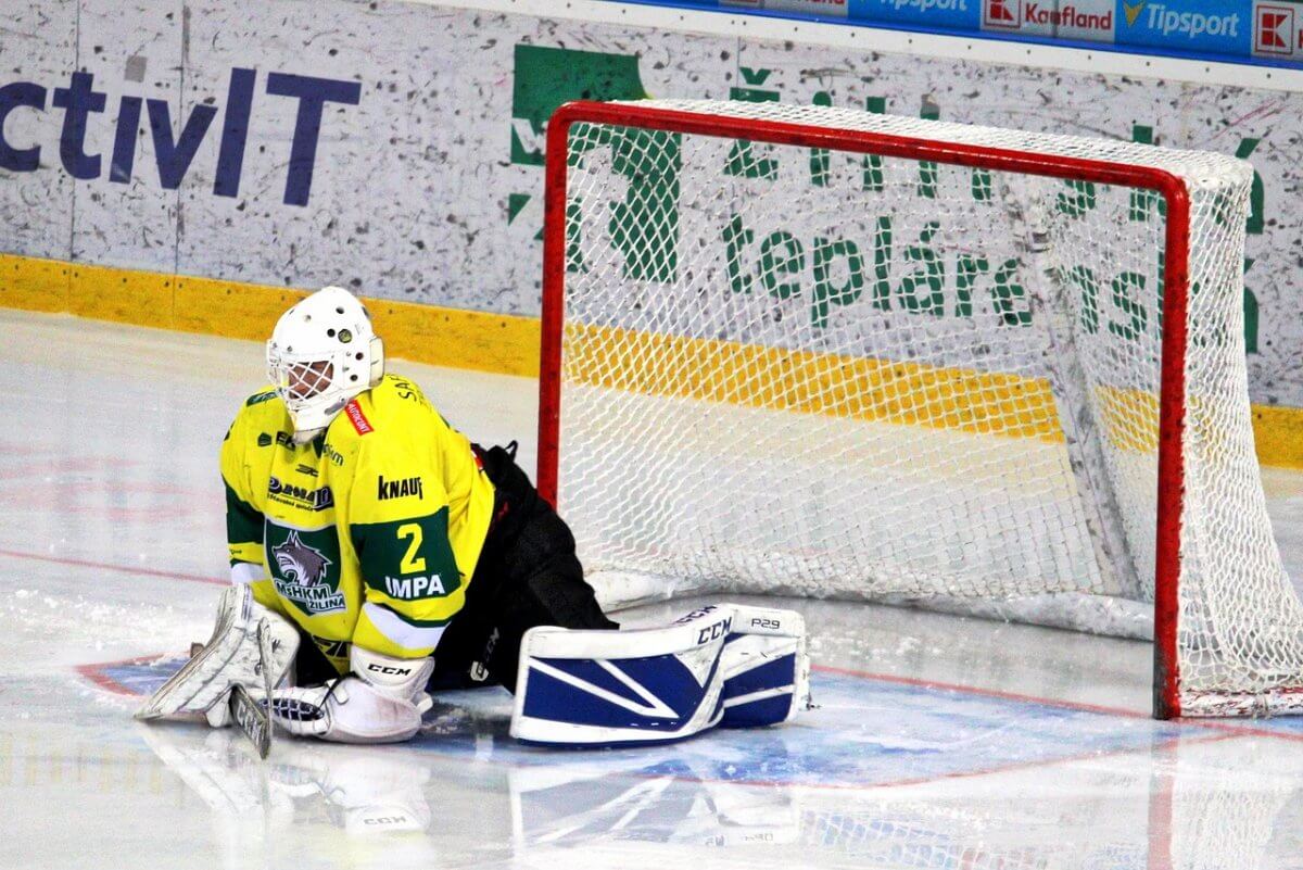 Хоккейный клуб "Барыс" погряз в долгах - СМИ
