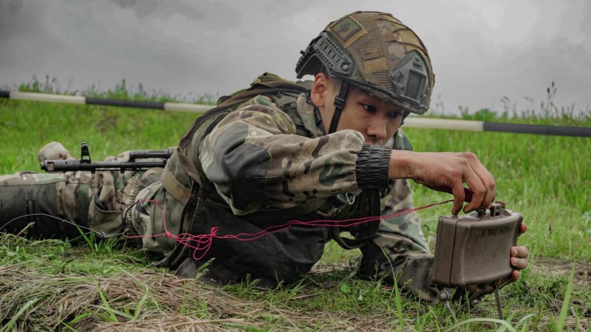 Почетным знаком “Доблесть и мастерство” награждены двое казахстанских военнослужащих