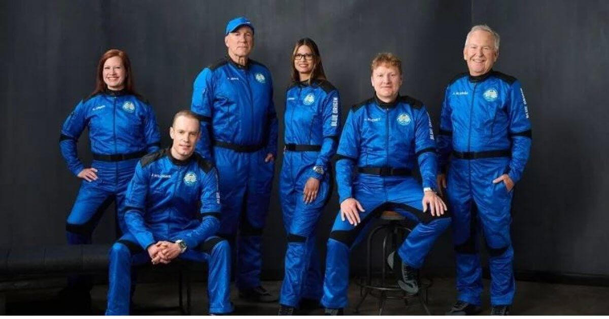 Ракета Blue Origin с туристами на борту успешно приземлилась