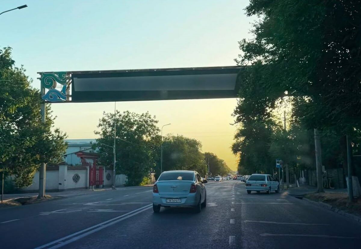 Нецензурную брань транслировал LED-экран в Шымкенте