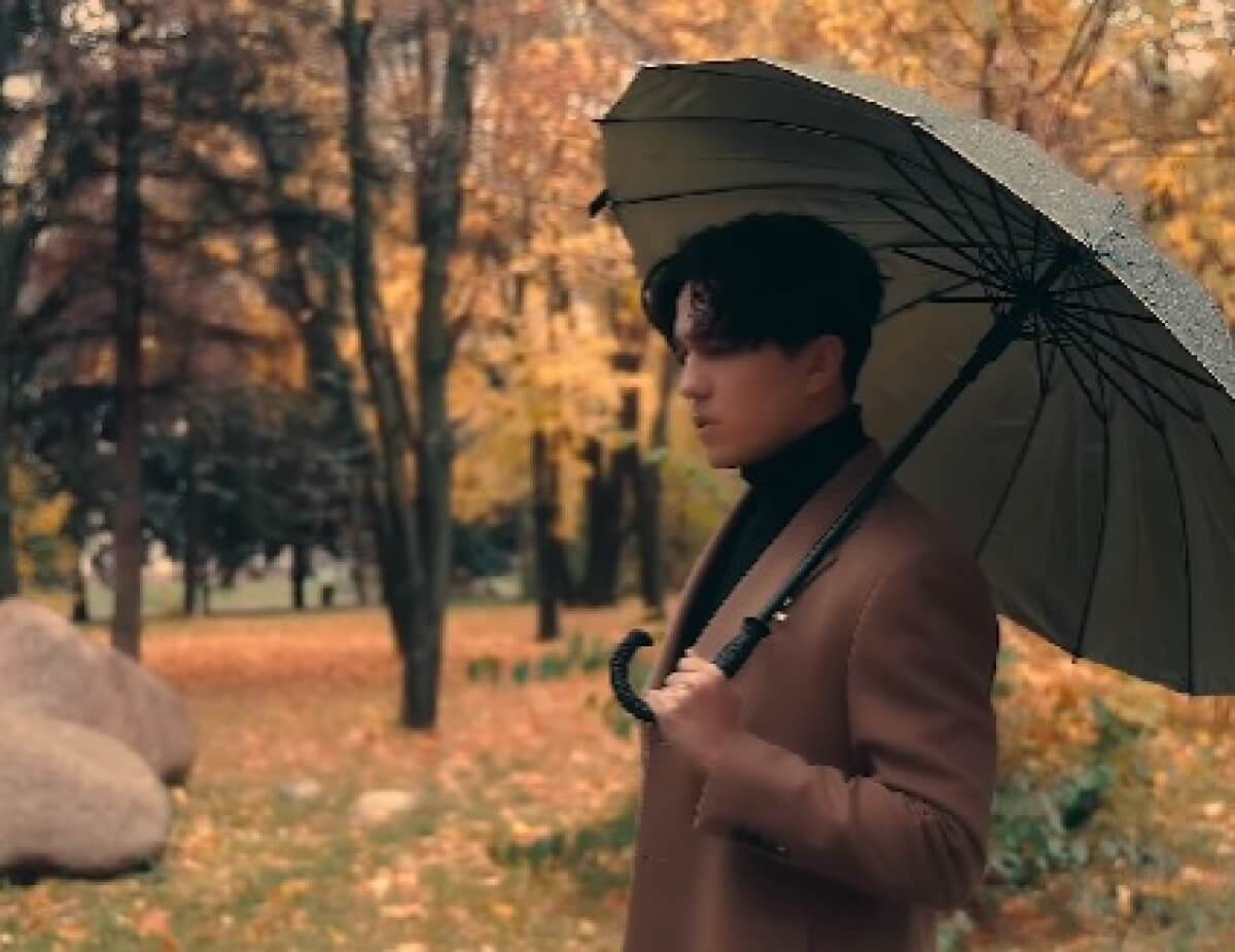 Димаш Кудайберген собрал толпу людей в аэропорту Барселоны