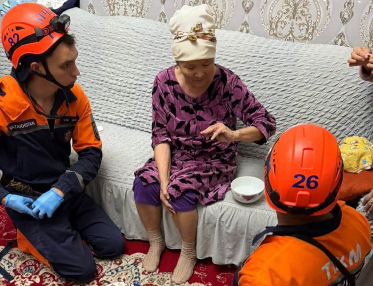 Женщина не смогла снять кольцо и вызвала спасателей