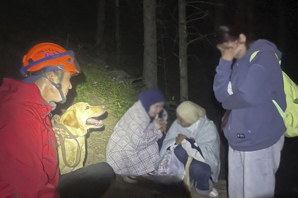 Трех девушек с гор Алматы эвакуировали спасатели