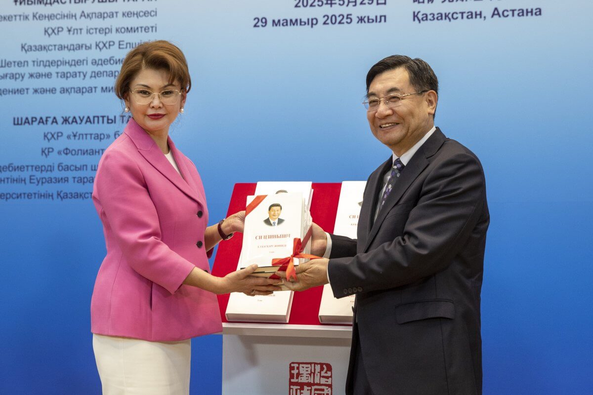 Си Цзиньпин расскажет о государственном управлении на казахском