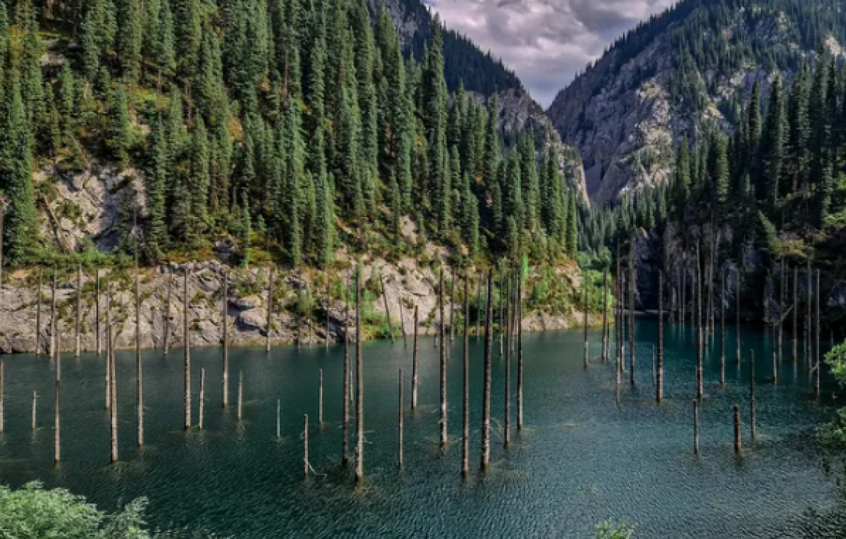 Погружение в озеро Каинды сняли на видео