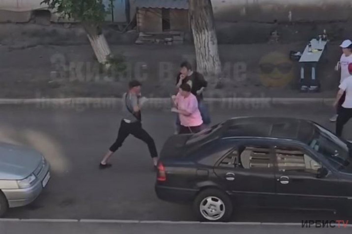 Женщина и двое мужчин устроили драку в Экибастузе