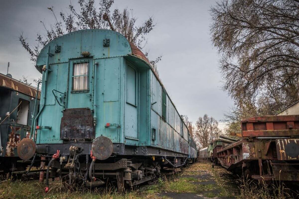 Пассажиры поезда Павлодар – Кызылорда пожаловались на капающую с потолка вагона воду в купе