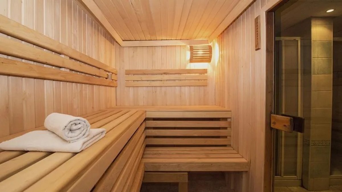 В раздевалке банного комплекса заметили камеры видеонаблюдения в Актобе