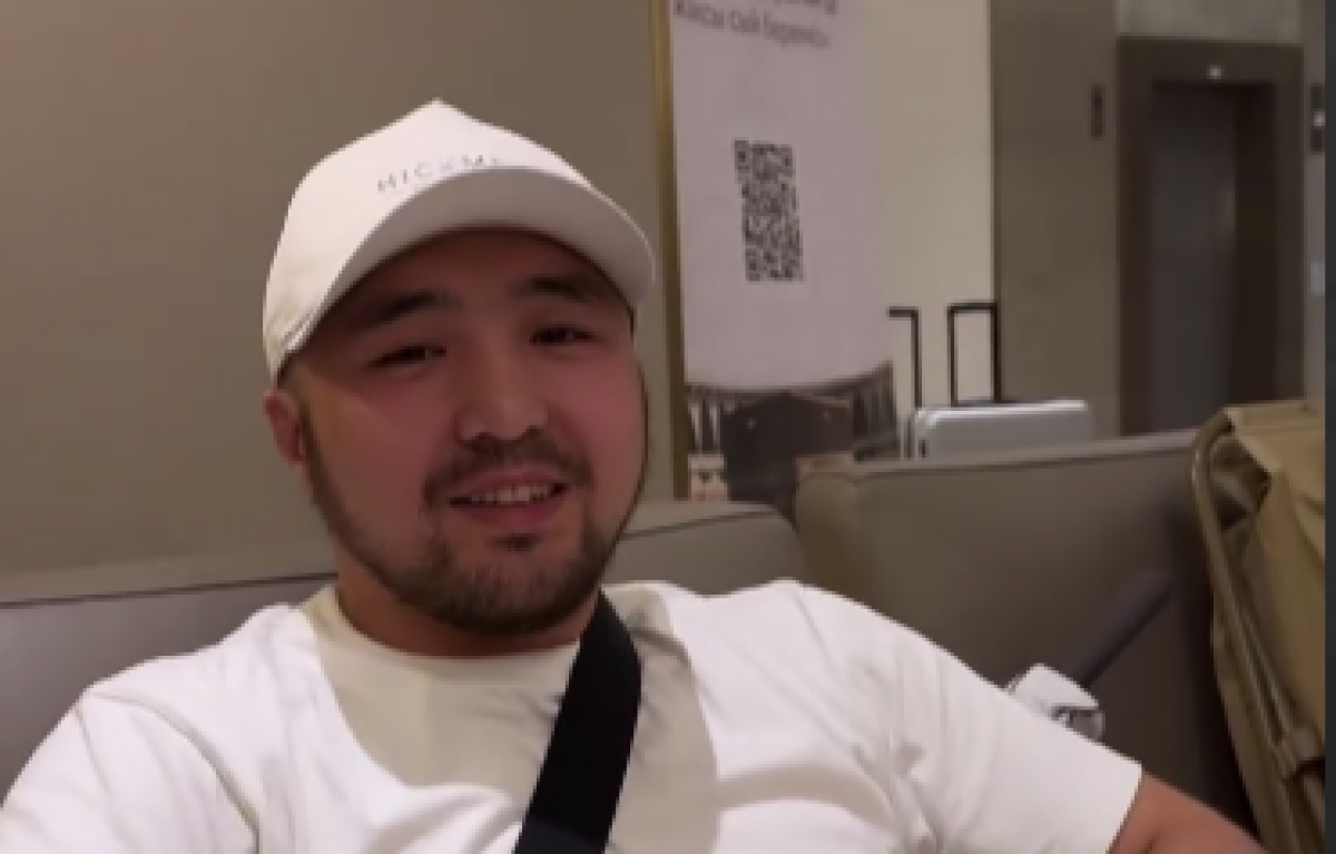 Жанкош Тураров поделился видео с Елдосом Сметовым с хаджа в Мекку