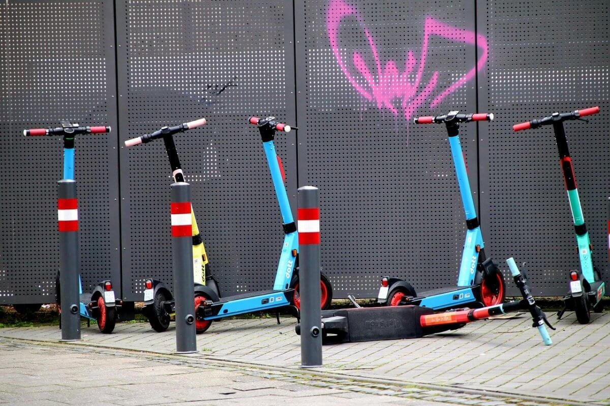 Около 200 млн тенге вложили актюбинцы в самокаты из США