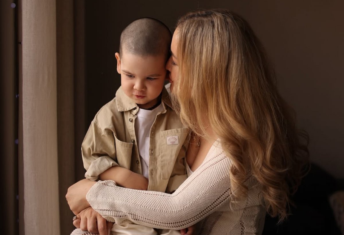 Певица Макпал Исабекова трогательно поздравила сына с днем рождения