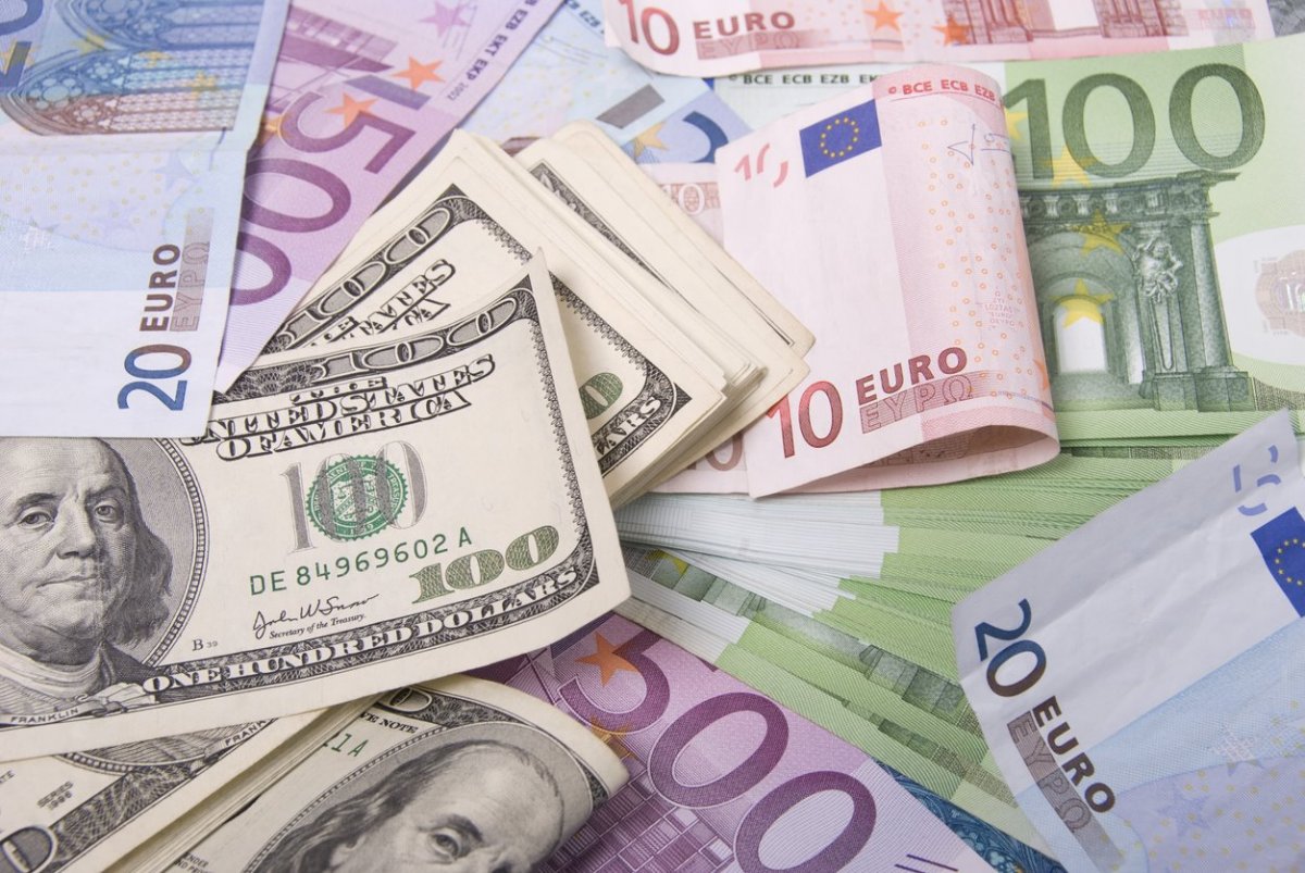 Евро продолжает рост в Казахстане