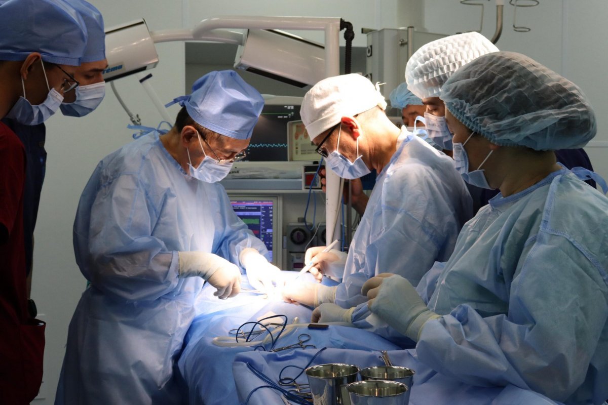 Экстренная операция спасла жизнь 78-летнему алматинцу в критическом состоянии